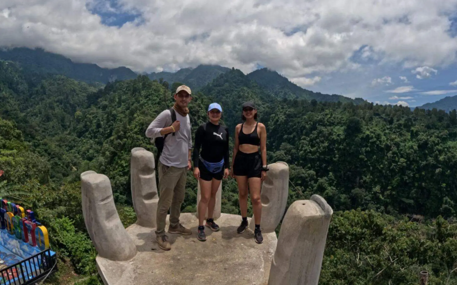 La mano en el mirador el pocito